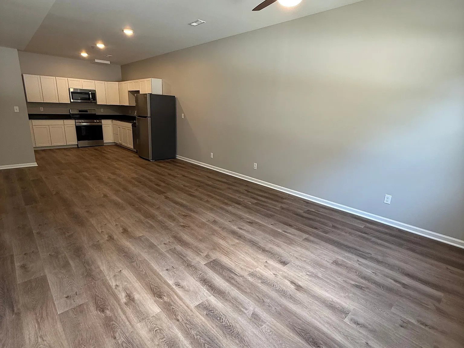 2 bed, 1.5 bath, 1100 sqft, $1,250 — Photo 4