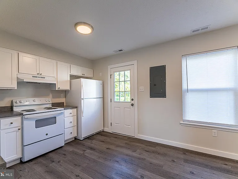 525 Gray Ave #2 — Photo 9