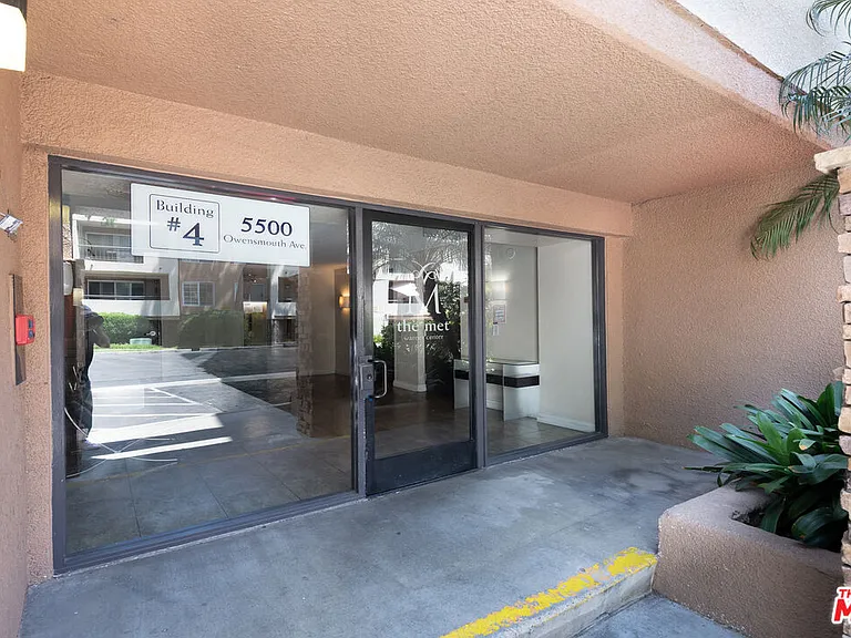 5500 Owensmouth Ave #328 — Photo 4