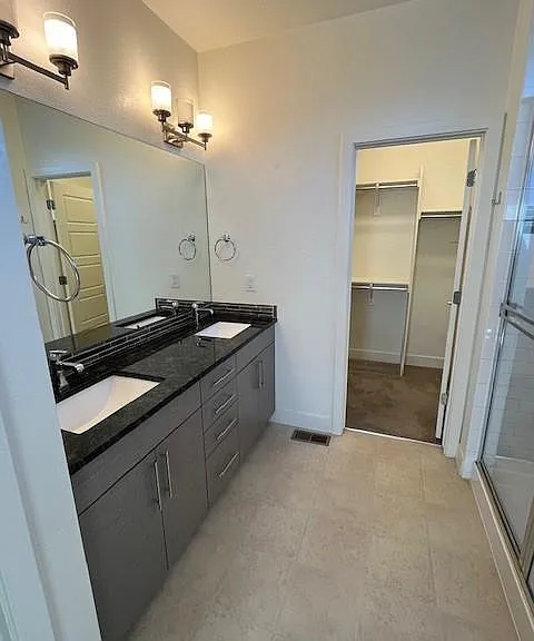 19488 Master Bath Walk in Closet
