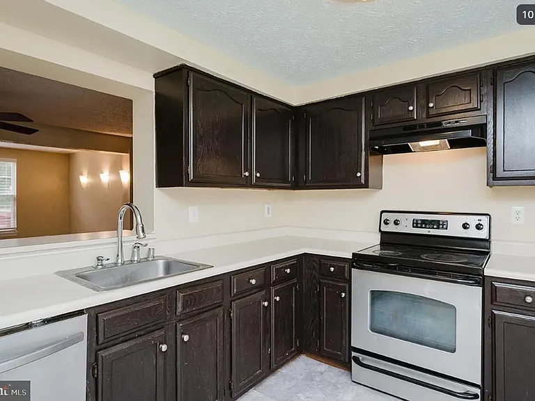 1829 Queen Anne Sq #BEL — Photo 4
