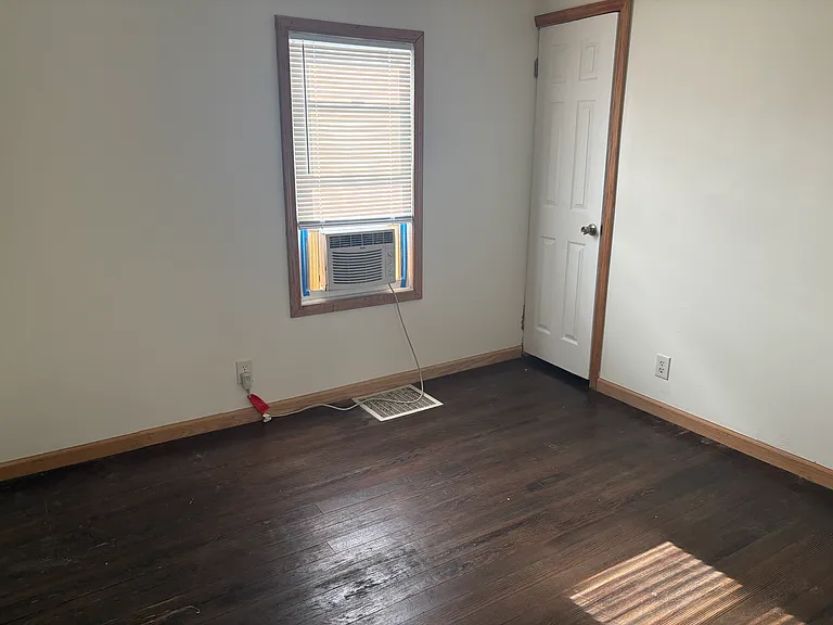 1410 W 6th St — Photo 7