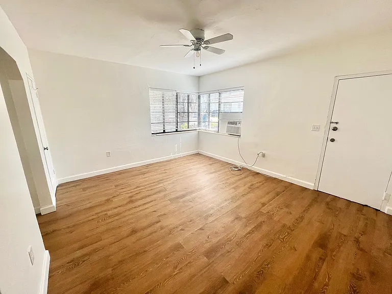 1125 SW 5th St — Photo 2
