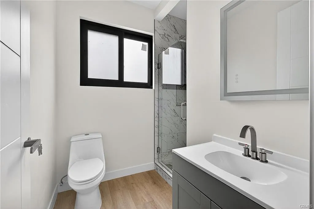 2 bed, 800 sqft, $3,300 — Photo 3