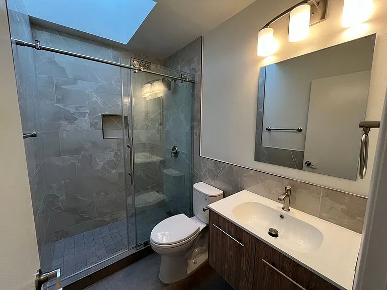 559 7th Ave — Photo 8
