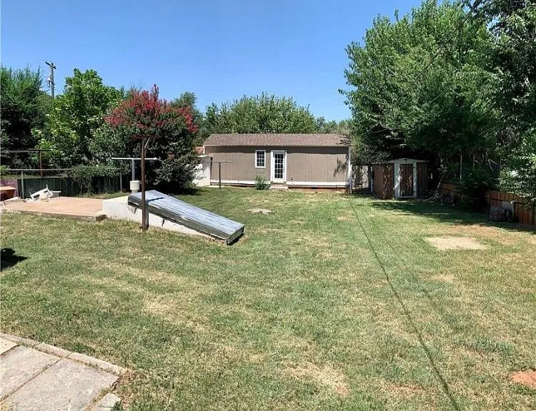 621 SE 28th St — Photo 13