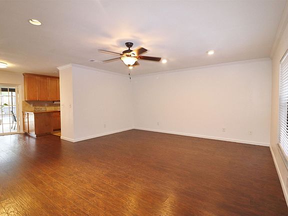 3rd image of 1801 SW California Blvd