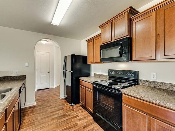5th image of 9808 Crocker Dr