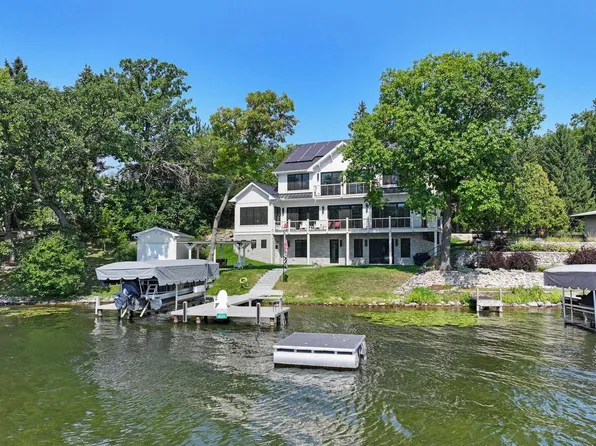 W5599 Oak Park ROAD, Elkhorn, WI 53121