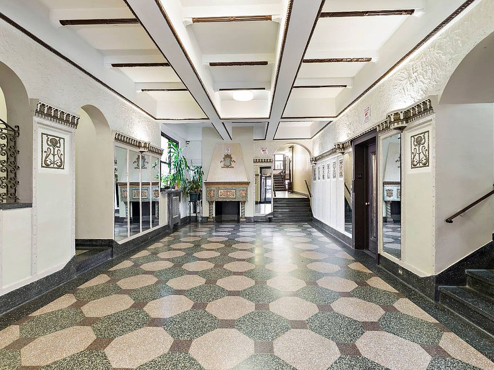 2nd image of 2020 Kings Hwy APT 4E