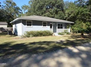 26 E Sadler Cir, Freeport, FL 32439