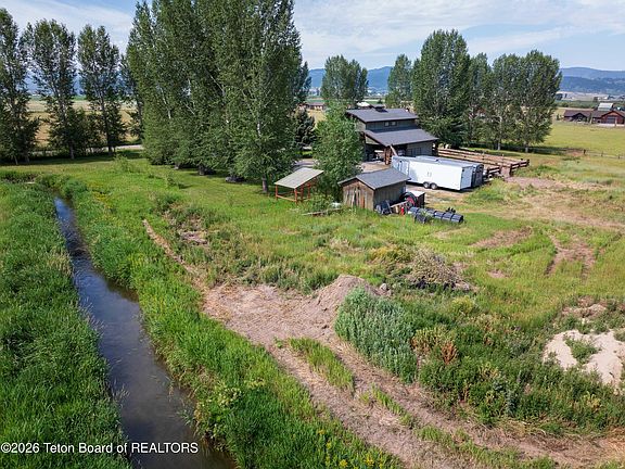 3rd image of 268 River Ranch Loop