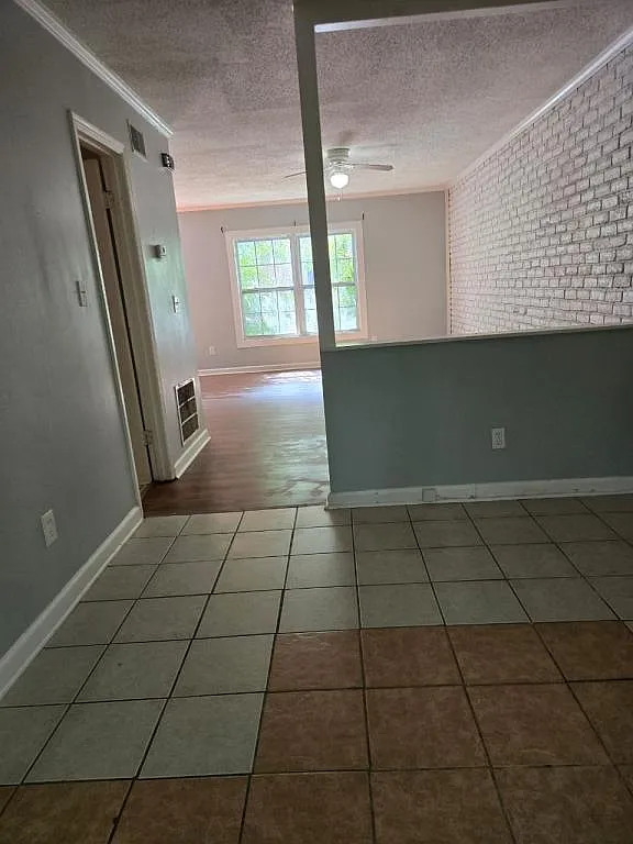 5140 Highpoint Rd #8 — Photo 4