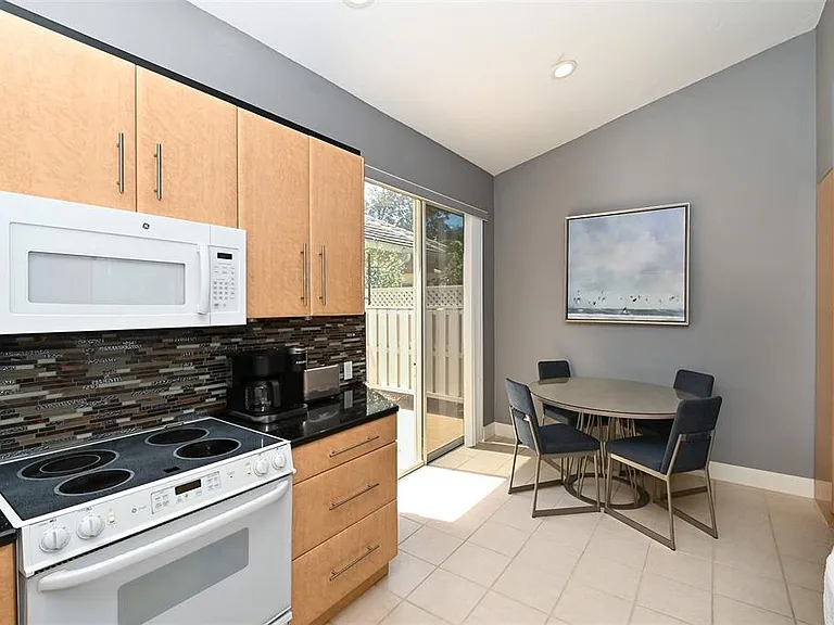 7131 Kensington Ct — Photo 14