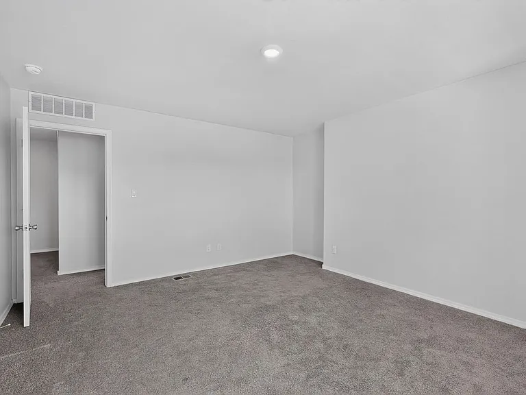1504 Gulfstream Dr SE — Photo 16