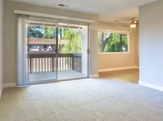 El Portal Apartments — Photo 9