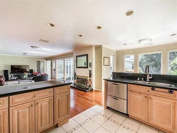 830 Seale Ave — Photo 5