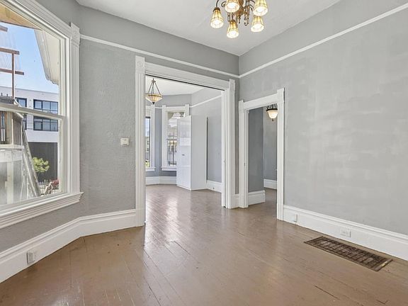 5th image of 1917 Myrtle St