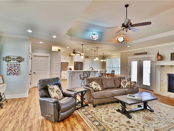 5th image of 613 Lawhorn Ln