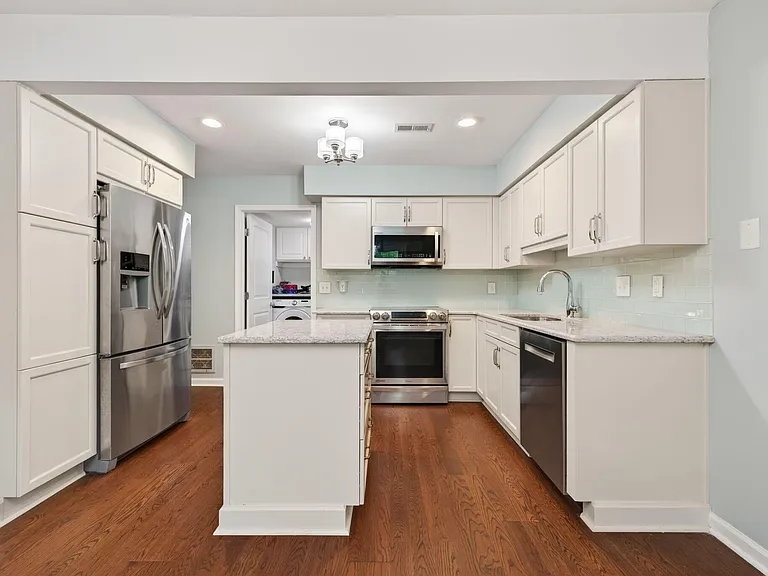 1526 Dirkson Ct — Photo 11