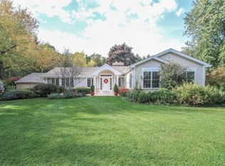 7125 N Green Tree Ct, River Hills, WI 53217