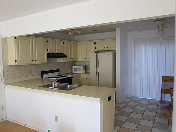 3rd image of 1025 Belvoir Ln