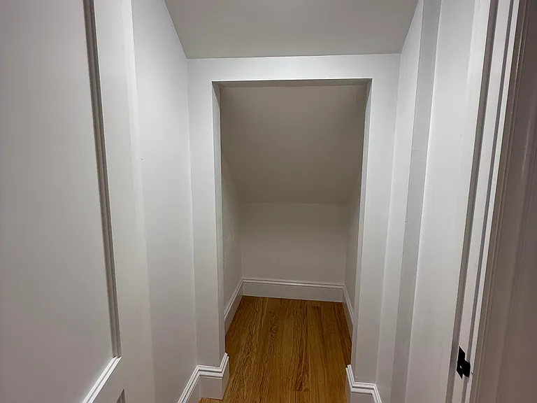83-84 Gardner St #200L — Photo 8