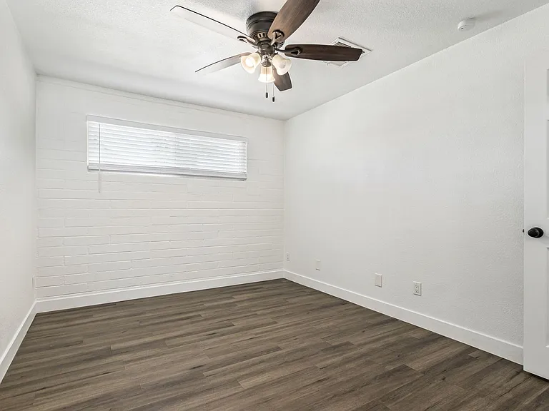 2539 W Pierson St — Photo 18