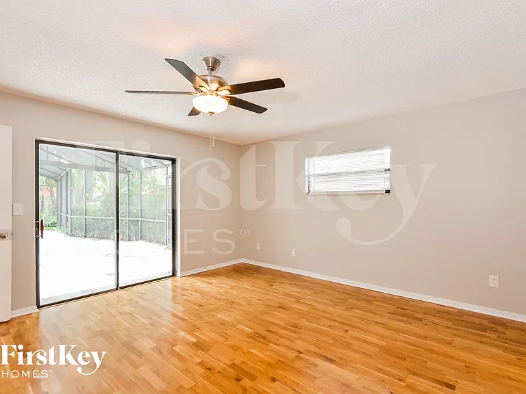 111 Slade Dr — Photo 13