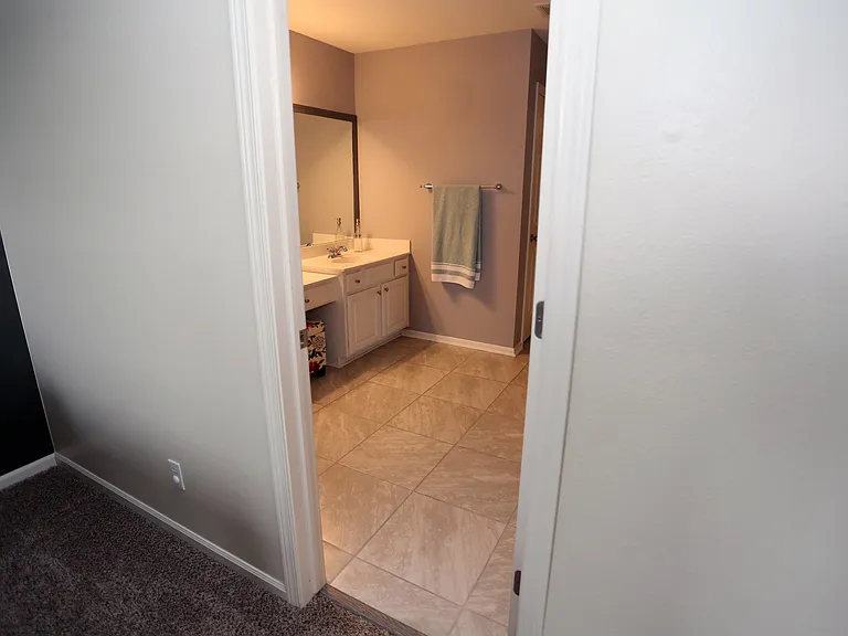 2502 Raven Ridge Dr — Photo 33