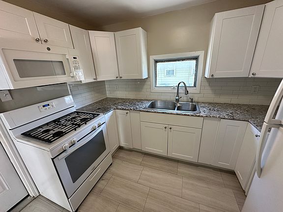 2nd image of 308 Nassau Ave #Lwr