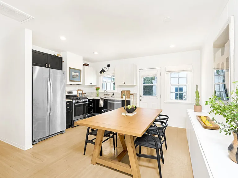 7822 Bleriot Ave — Photo 6