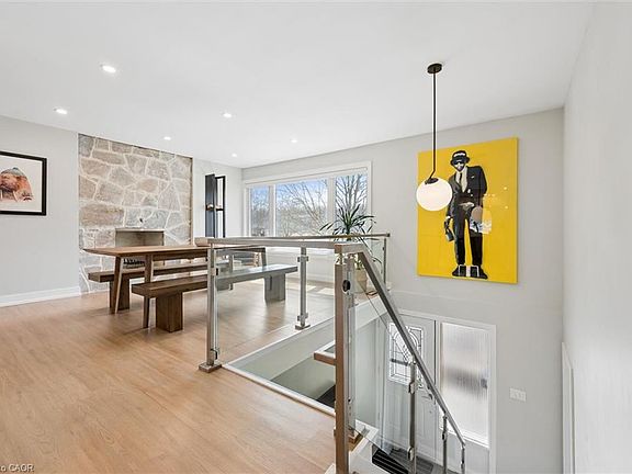 5th image of 220 Mayfield Ave