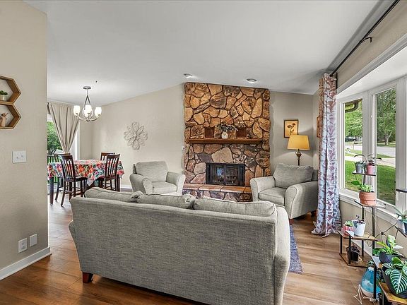4th image of 2213 Coventry Ln