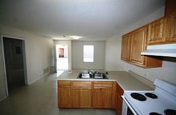 4th image of 2130 W Belmont St