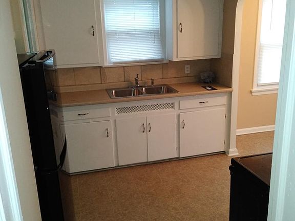 2nd image of 3010 Lucerne Ave