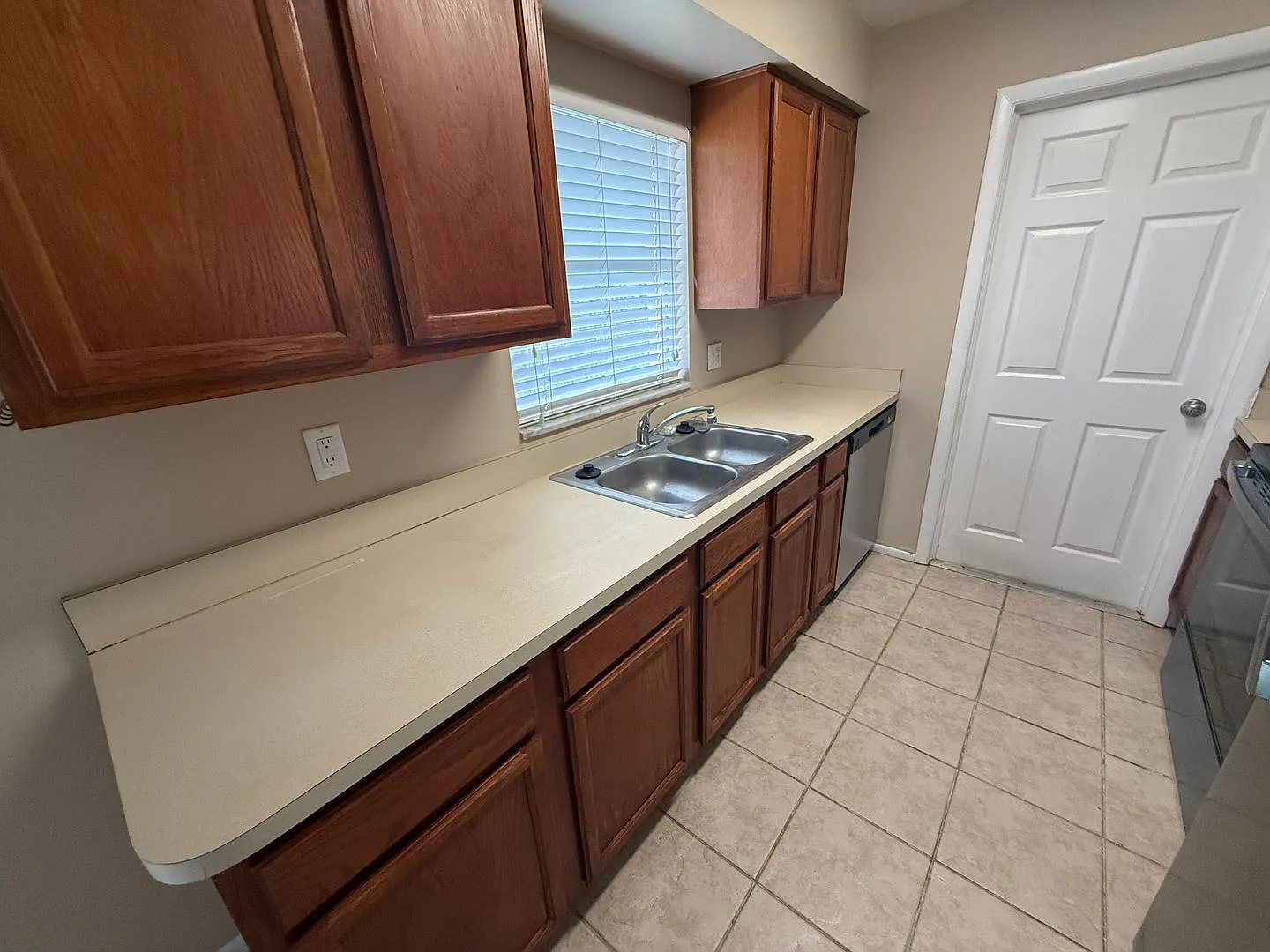 Super Cute Home In Longwood Available July 1st! — Photo 4