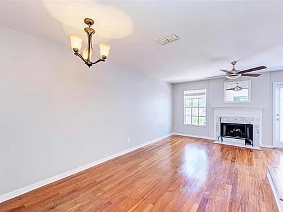 5th image of 502 S Willow Ave APT 6