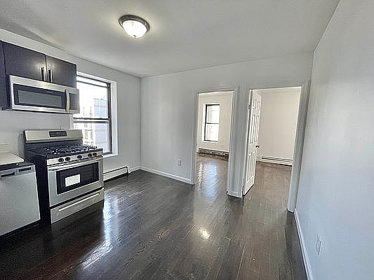 2nd image of 879 De Kalb Ave #17