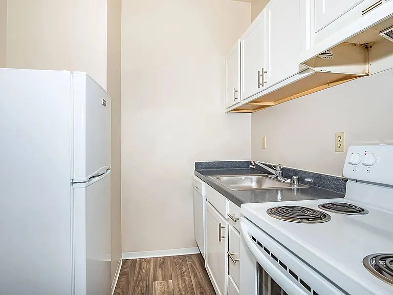 100 on 6th *Limited Time Concession: Now Offering 1 Months Free Rent* — Photo 40