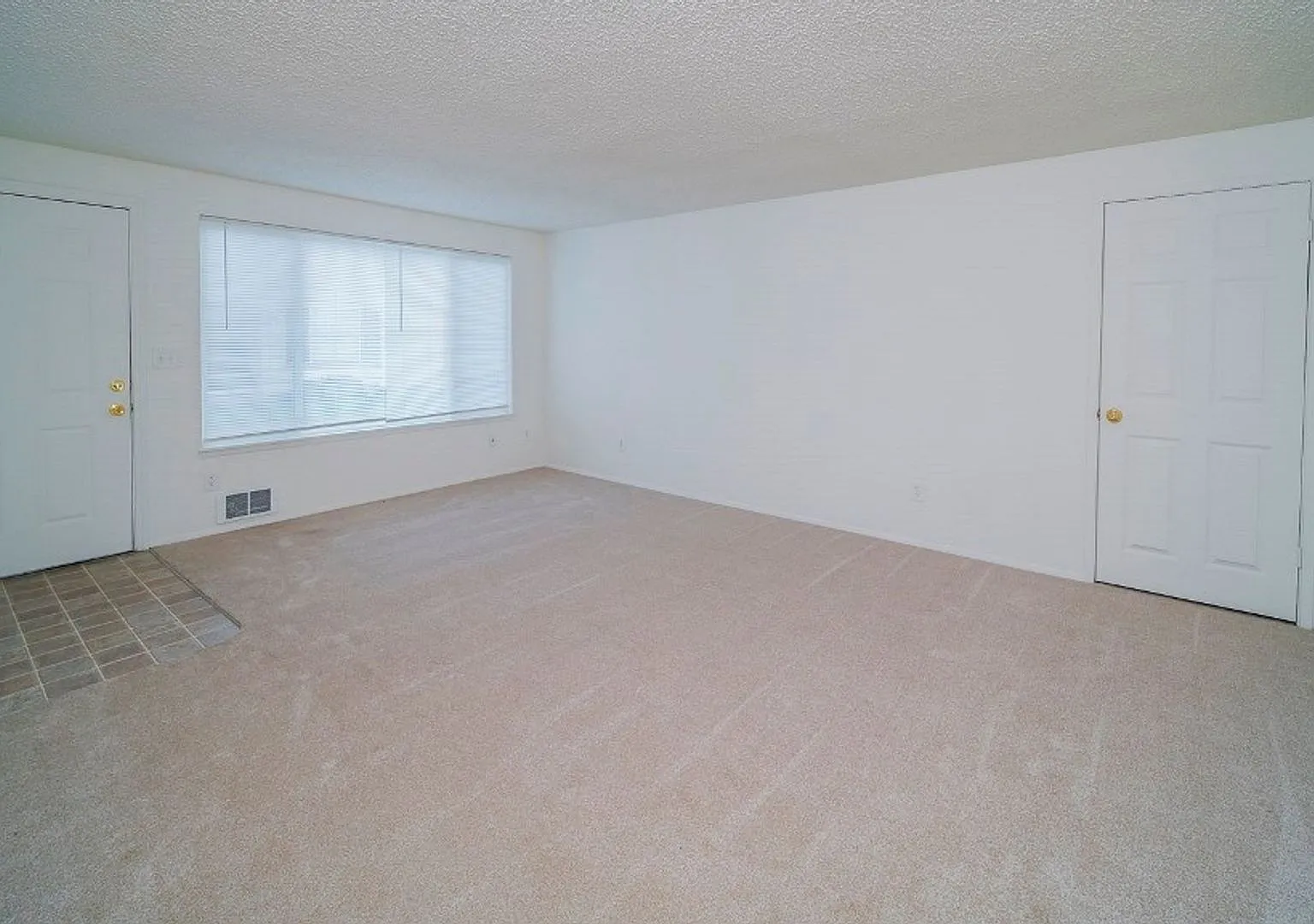 1022 Cedar Ave — Photo 4