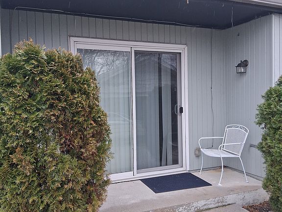 2nd image of 230 Hillcrest Dr #A