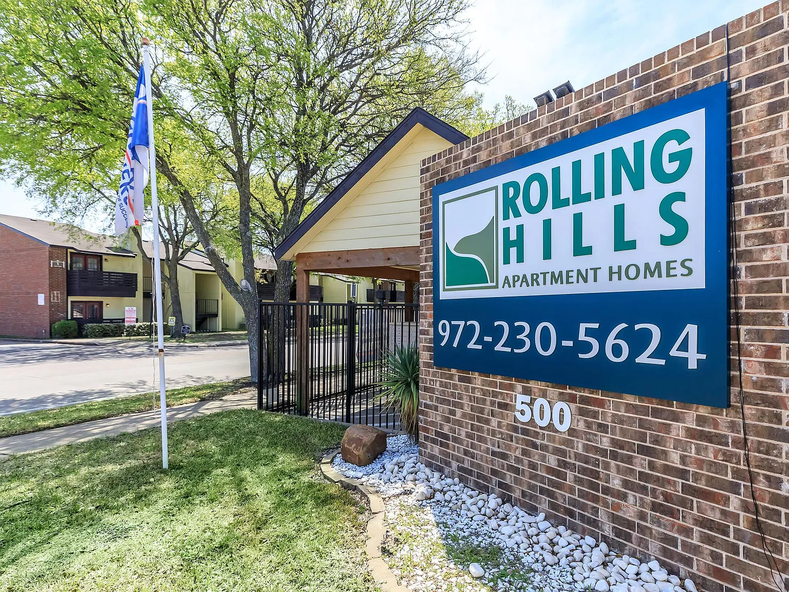 Rolling Hills Place — Photo 1