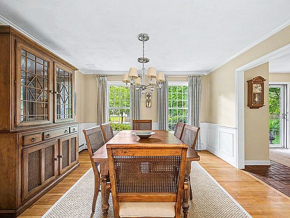 5th image of 9 Brookside Ln