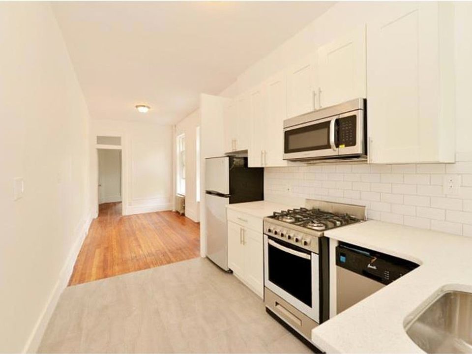 1st image of 320 W 17th St APT 3FE