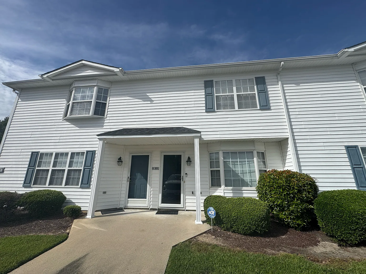 2 bed, 1.5 bath, 1050 sqft, $1,150 — Photo 1
