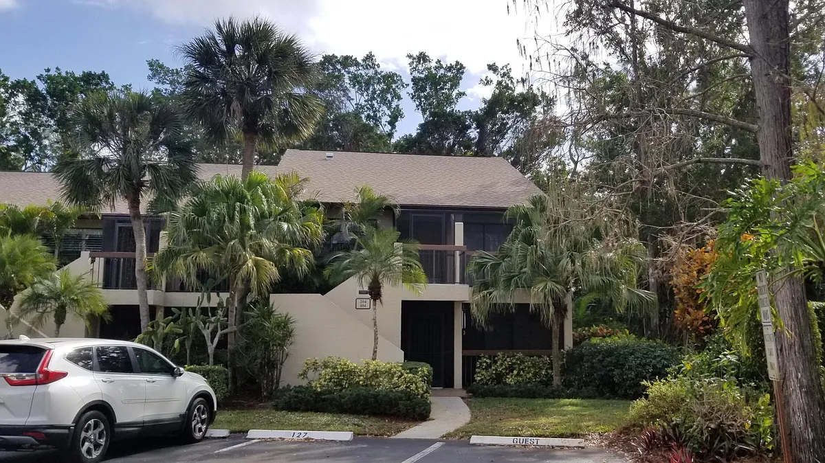 Building Photo - 1814 Kings Lake Blvd #204