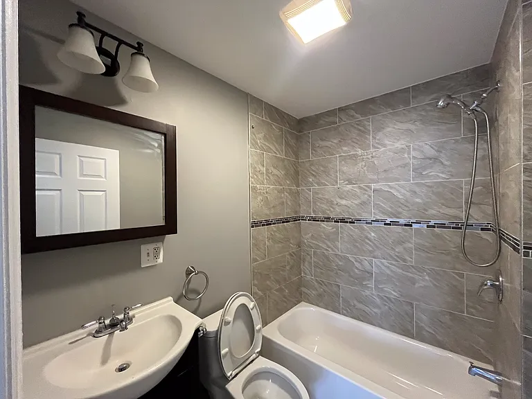 68-70 Lyon St #2 — Photo 8