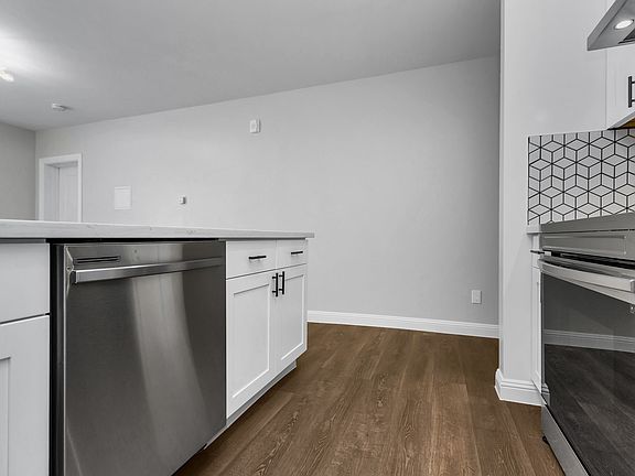 5th image of 155-165 Bartlett St #155-15