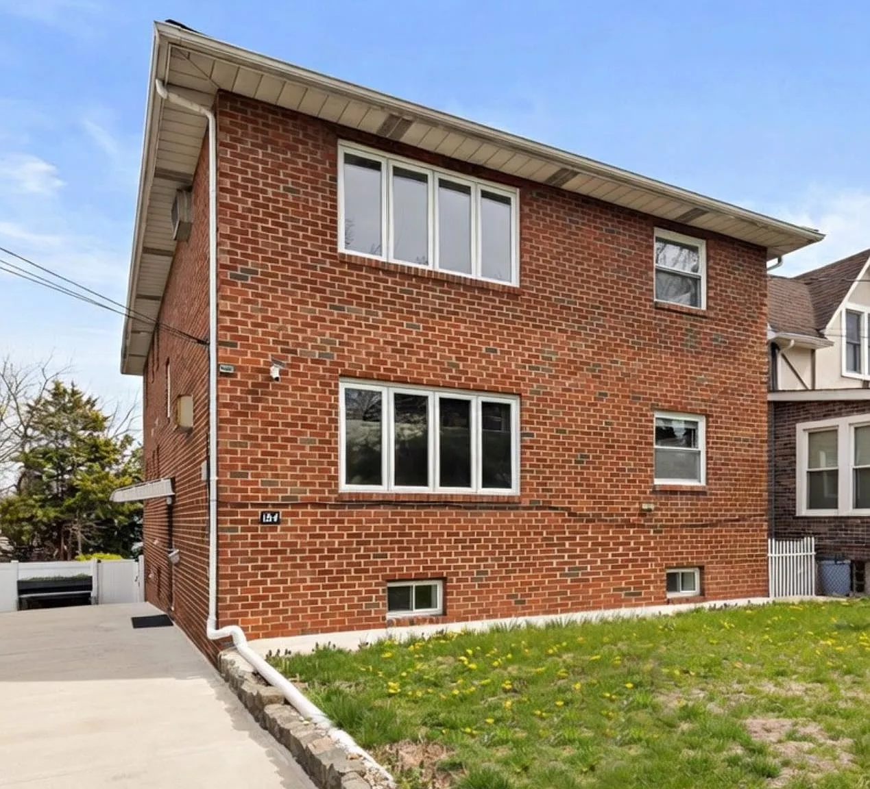 3 bed, 2.0 bath, 1400 sqft, $3,300 — Photo 1